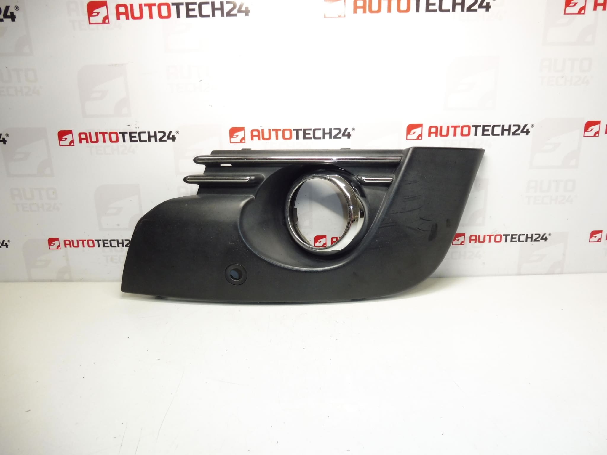 Αριστερό πλαίσιο προβολέων ομίχλης Peugeot 3008 9684350277 745316